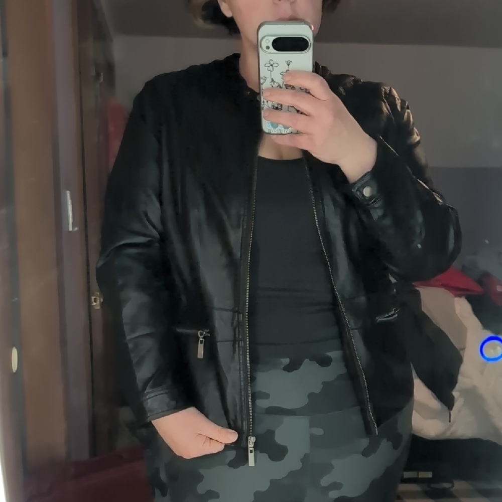 Women's Black Leather Jacket - Picture 4 of 6